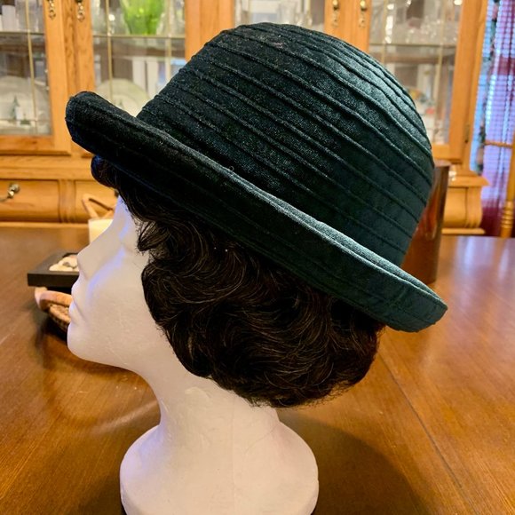 Hat - Picture 3 of 4